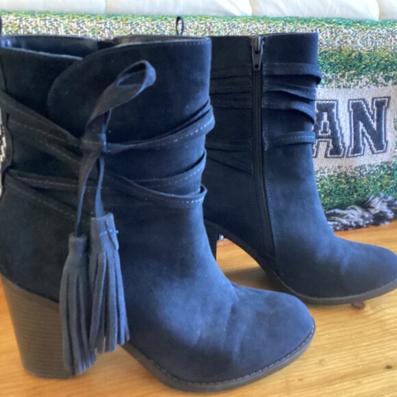 Women's Dolcetta Ankle Boots with Side Tassle - Picture 1 of 7